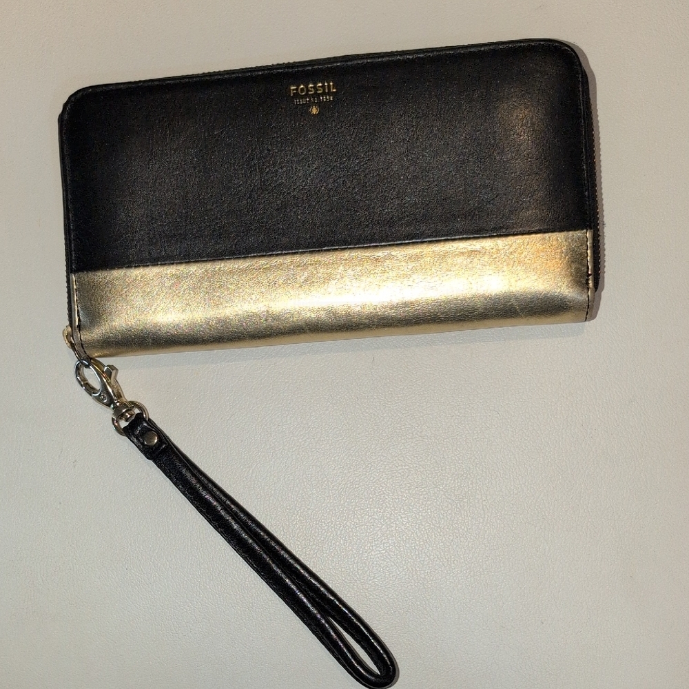 Fossil Black and Gold Wallet With Removable Wristlet